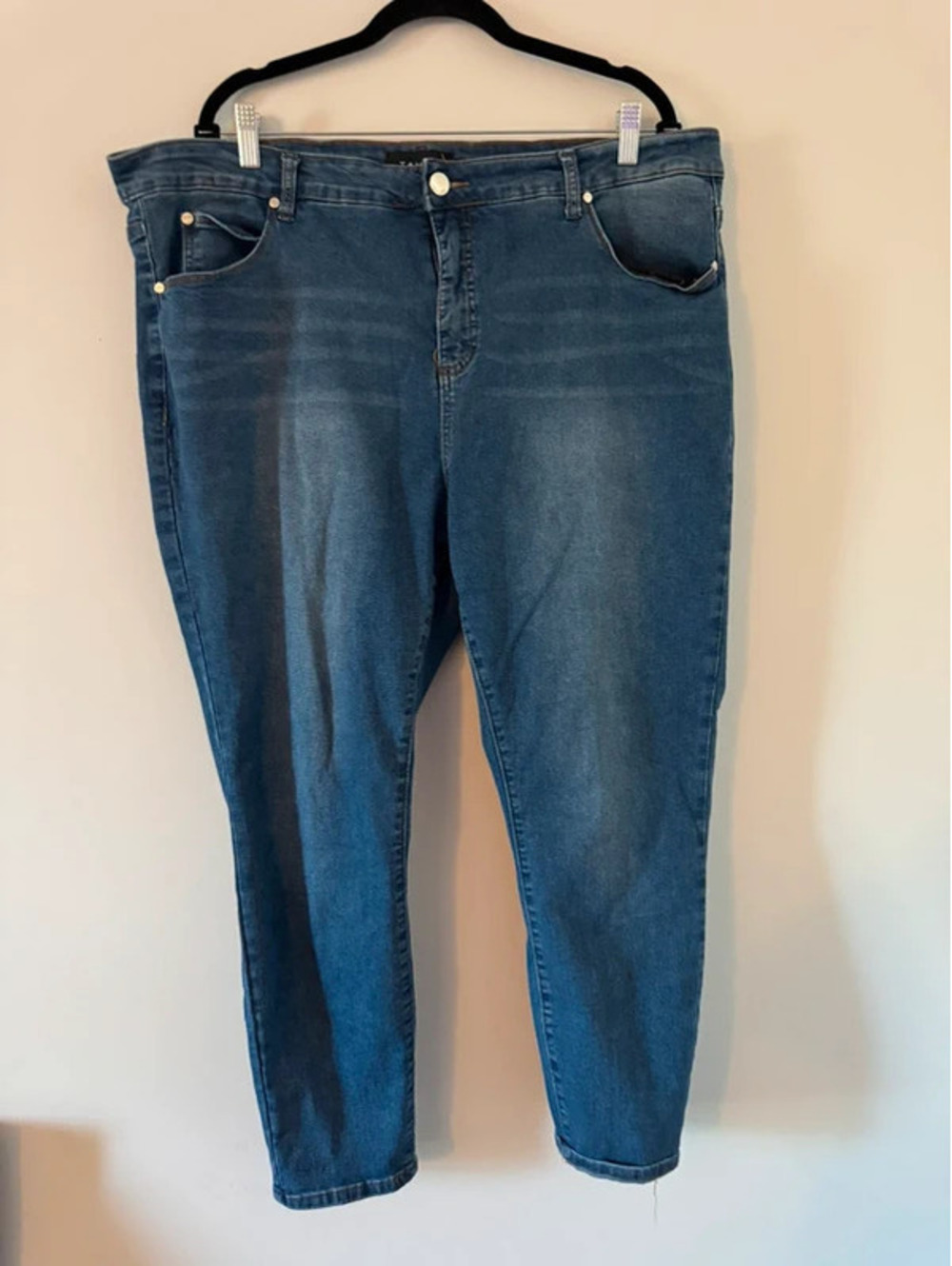 Tahari Chloe Fit Solution Skinny Jeans in 24W